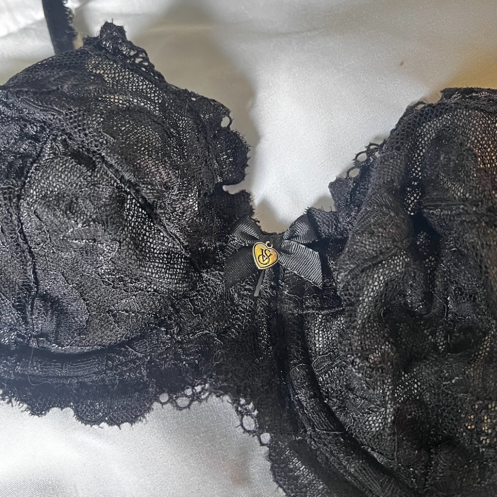 Victoria's Secret Underlined- Demi Bra 34B
